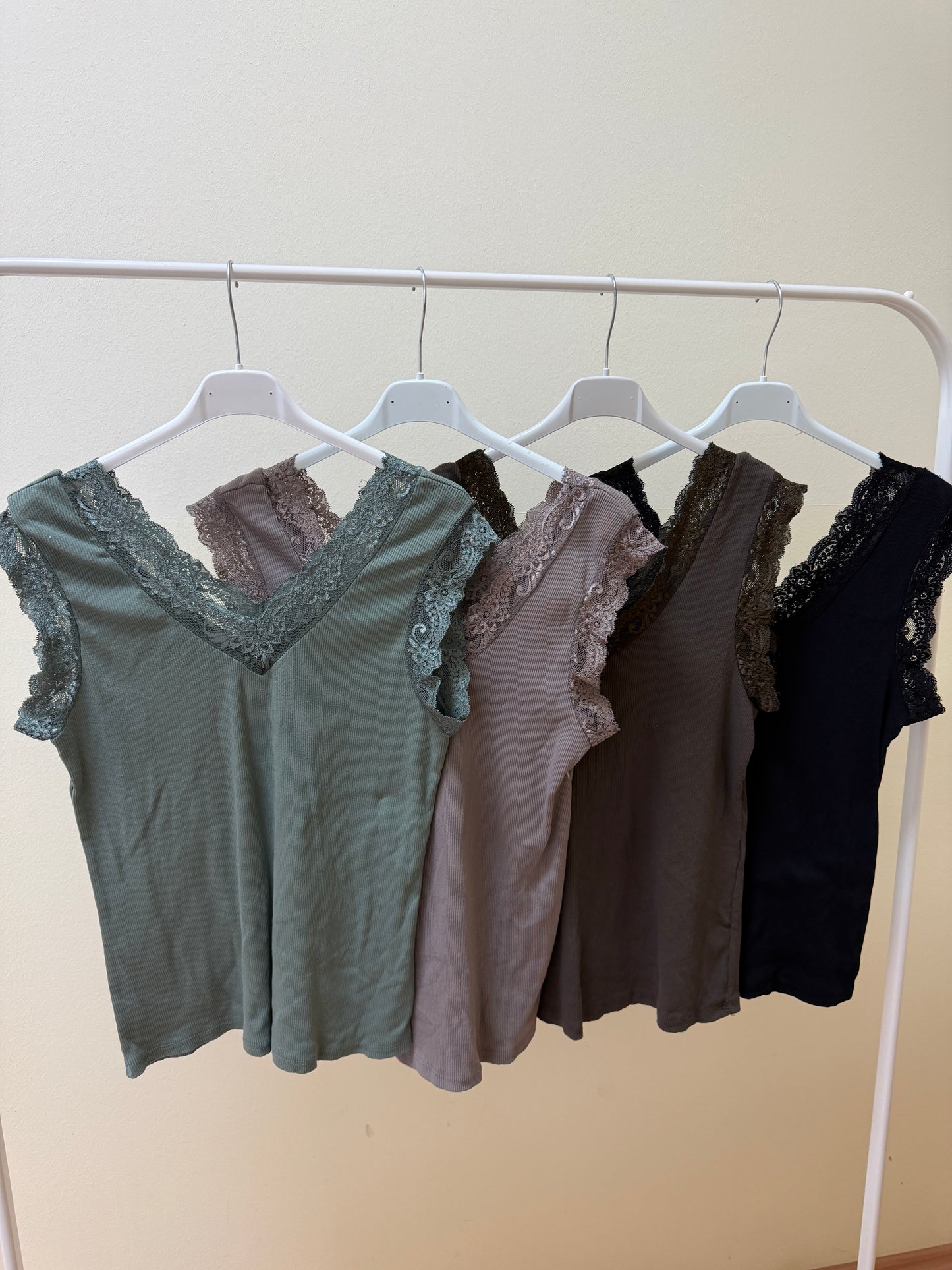 Top mit Spitze