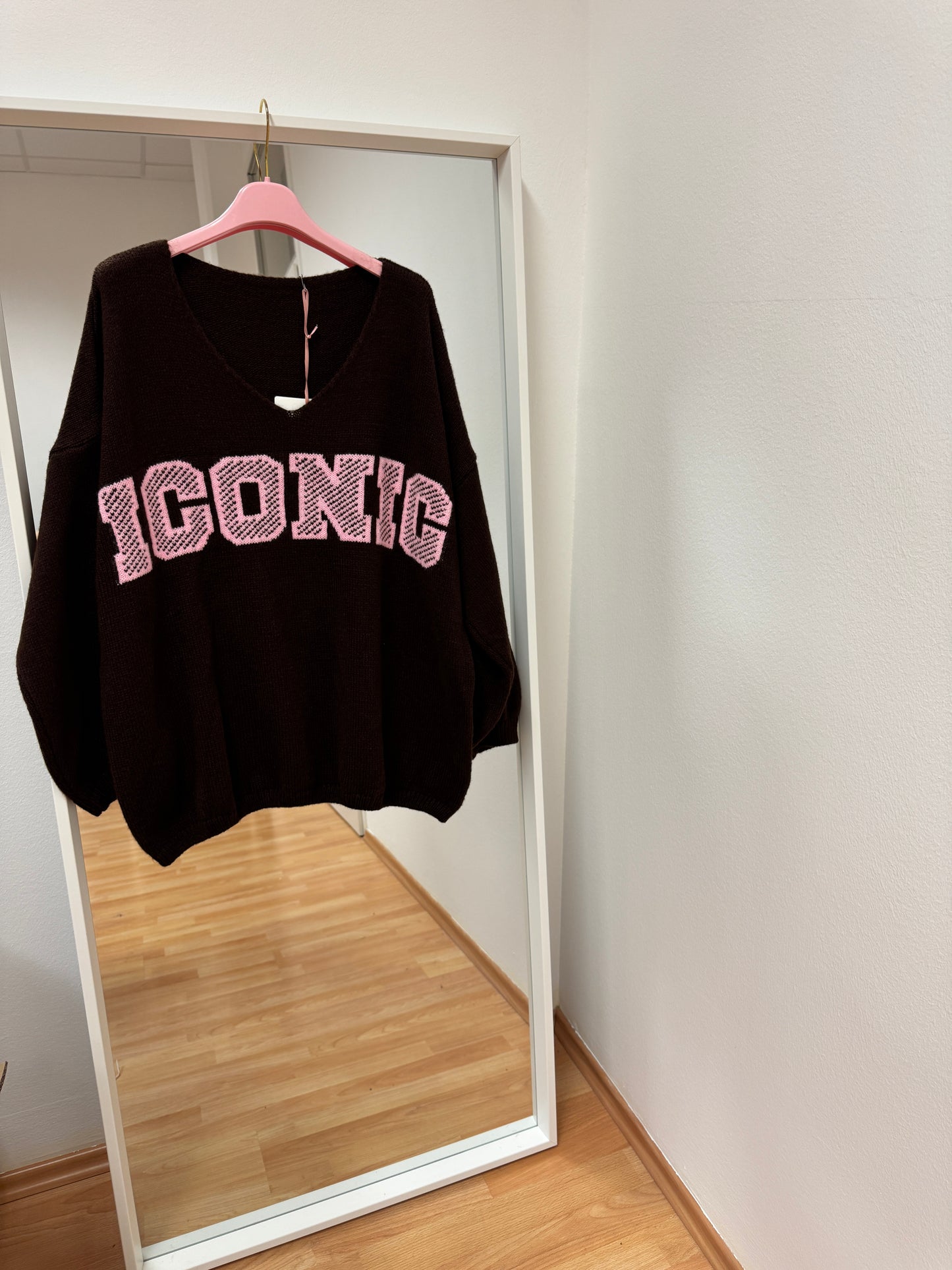 Iconic Pullover