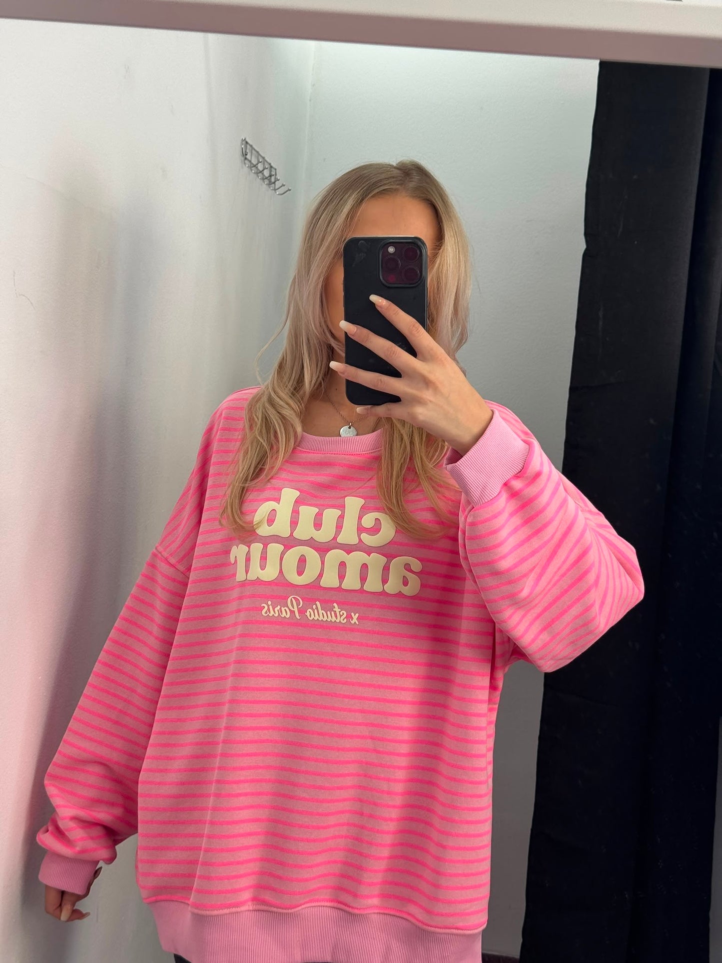 Club Amor Pullover
