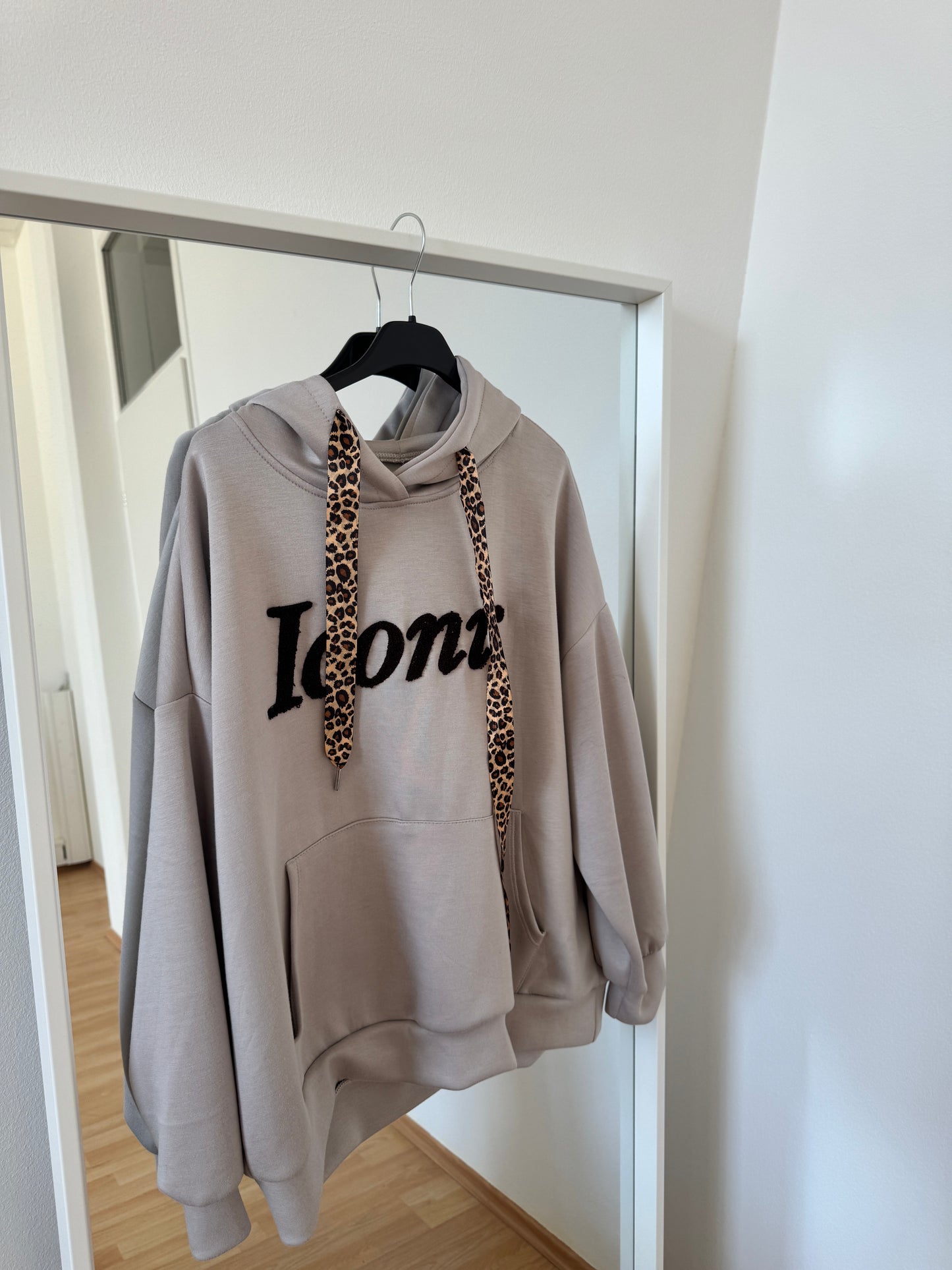 Iconic Pullover Leo