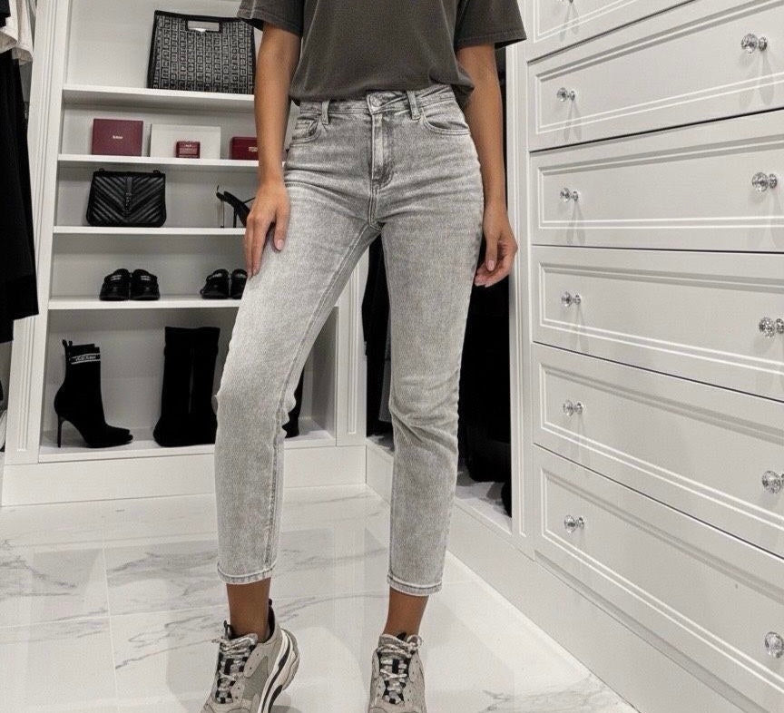 Mom Fit Grau