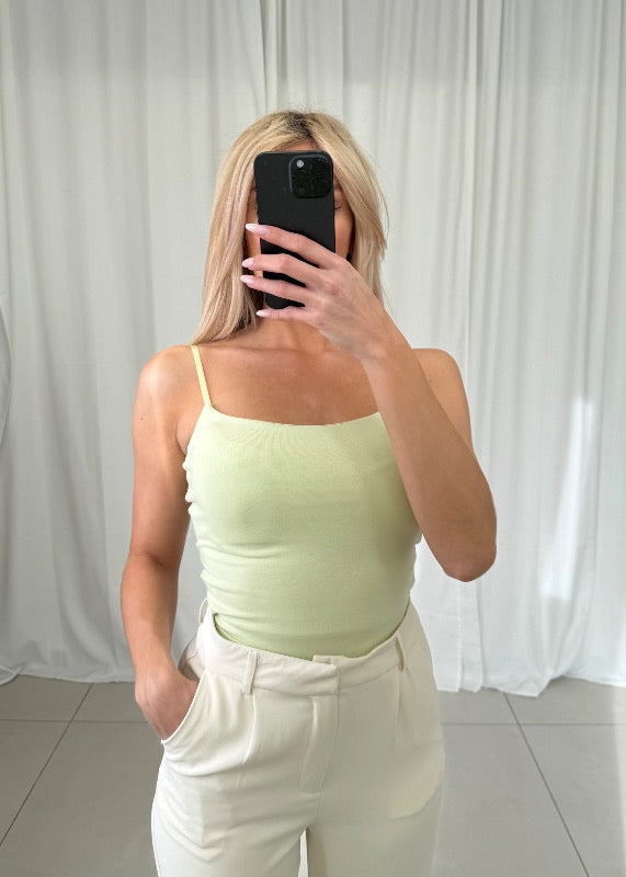 Top Basic Leni